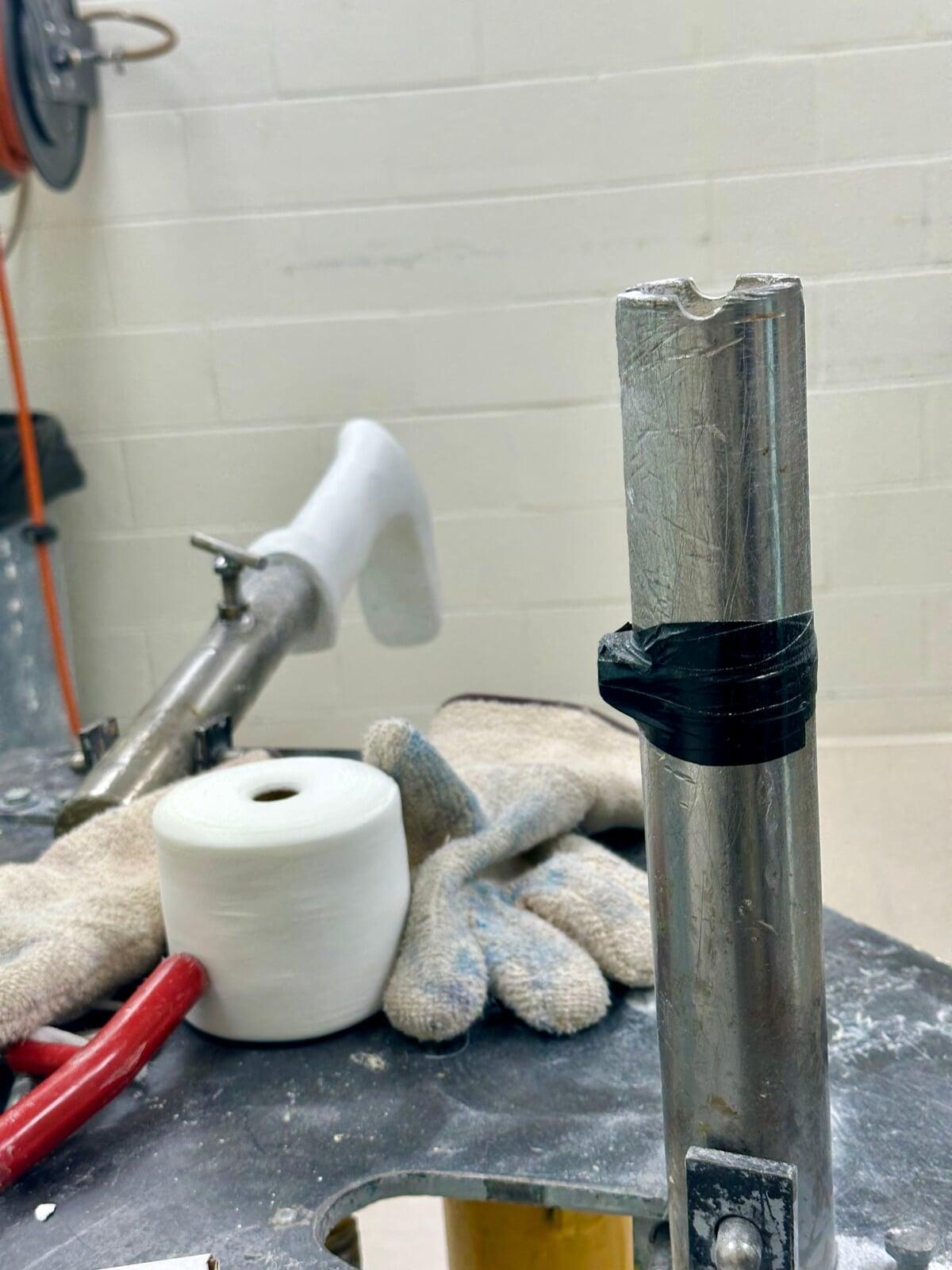 Sujetador de yesos gastado por el uso